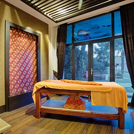 Asteria Family Resort Belek Antalya Exterior foto A massage table