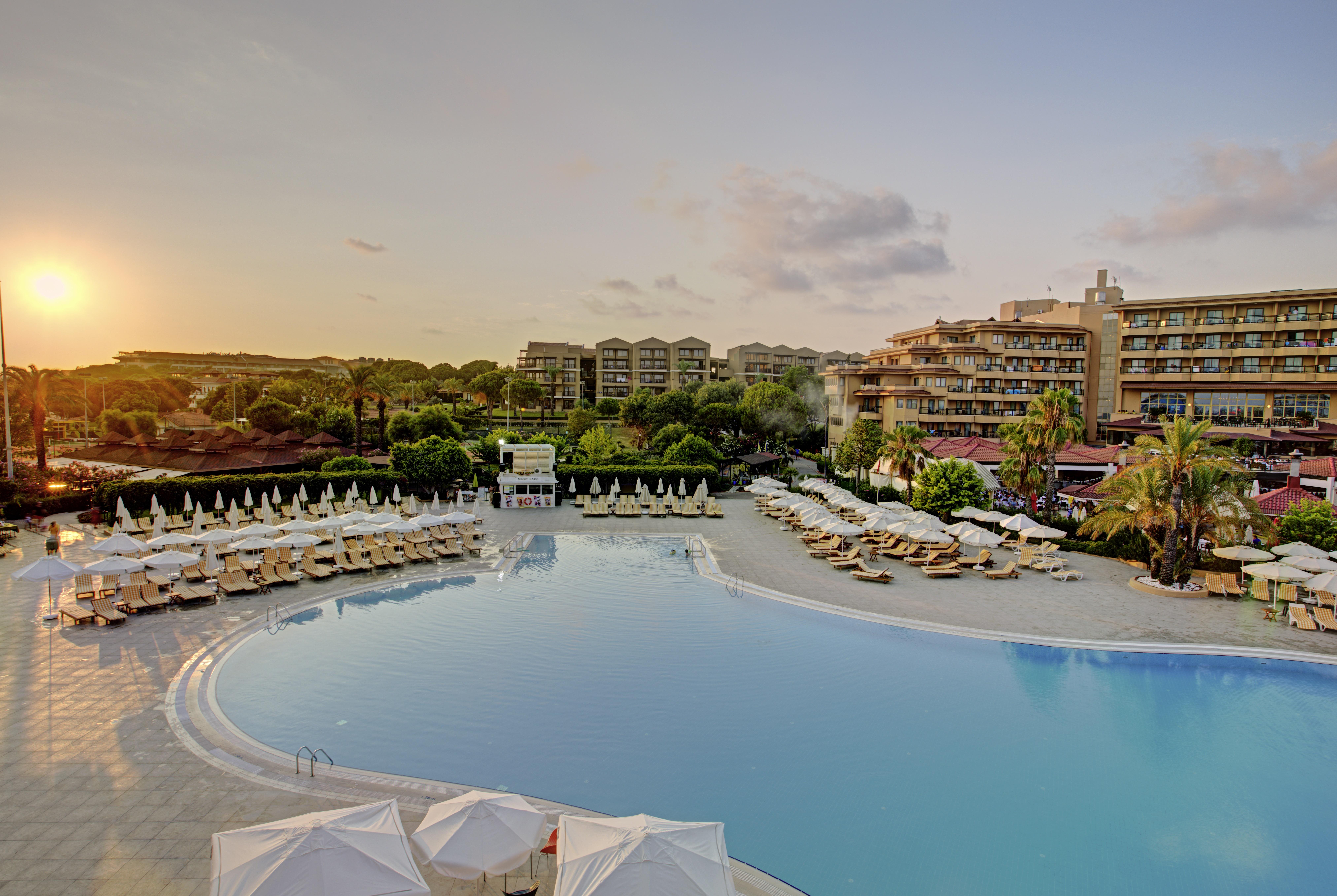 Asteria Family Resort Belek Antalya Exterior foto The resort at sunset