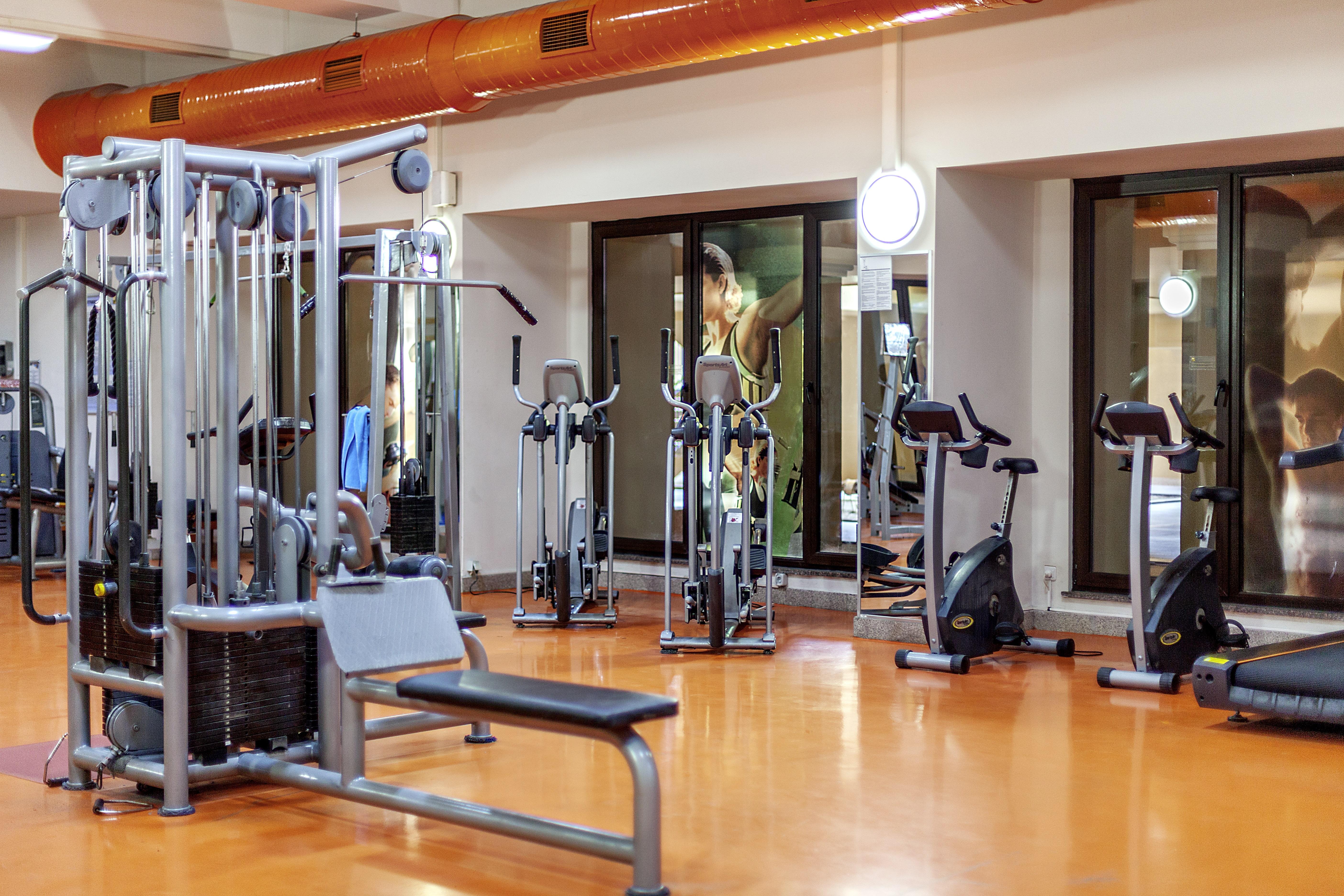 Asteria Family Resort Belek Antalya Exterior foto A gym in a hotel