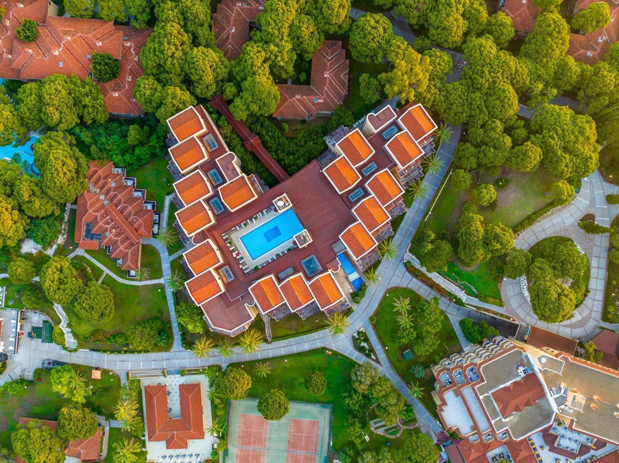 Asteria Family Resort Belek Antalya Exterior foto Aerial view of the hotel
