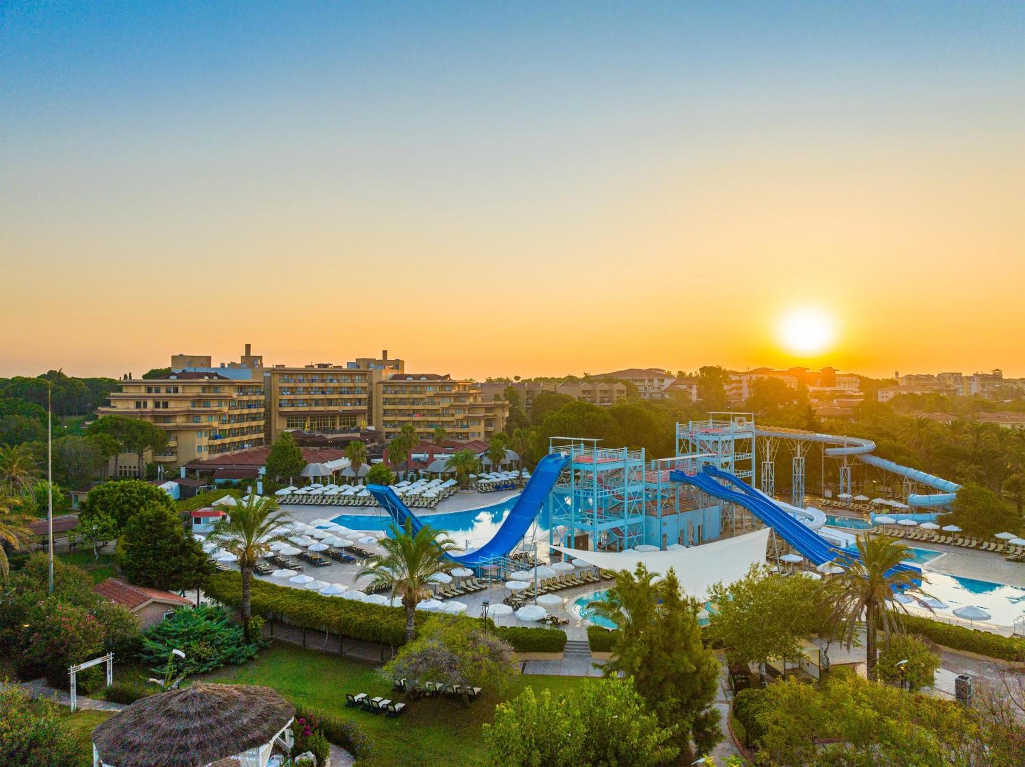 Asteria Family Resort Belek Antalya Exterior foto Sunset at the water park