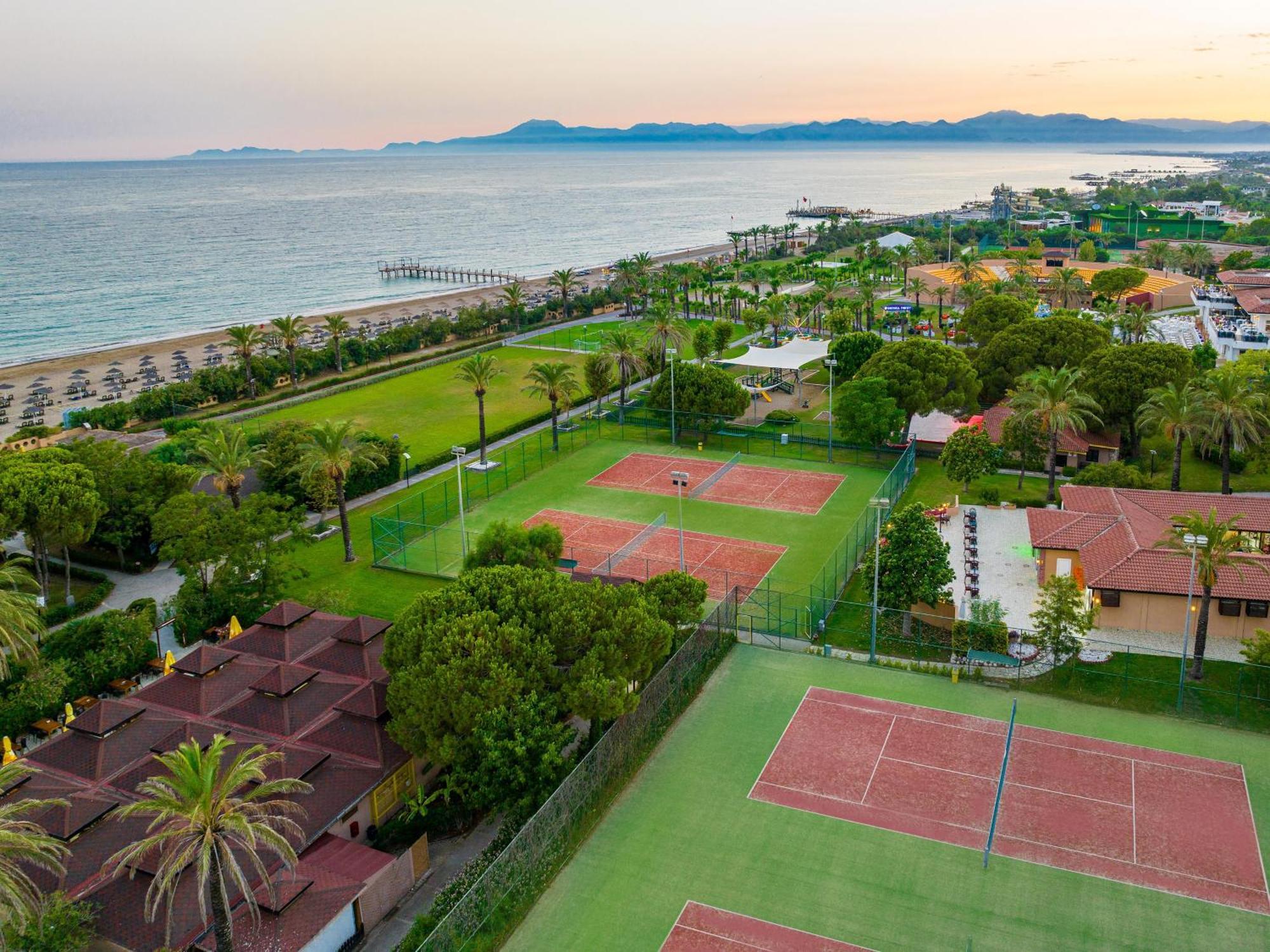 Asteria Family Resort Belek Antalya Exterior foto Tennis courts at the resort
