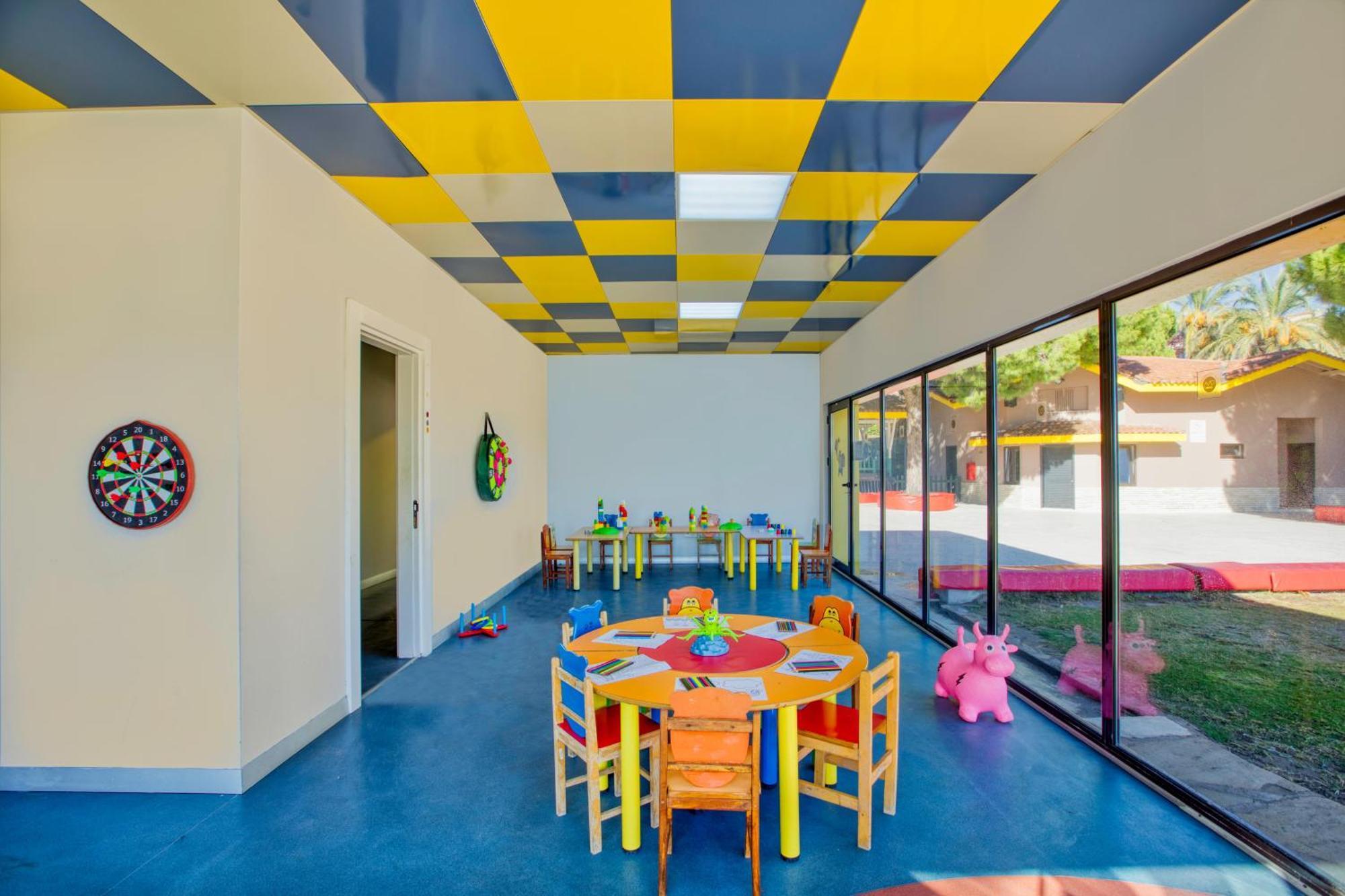Asteria Family Resort Belek Antalya Exterior foto Kindergarten