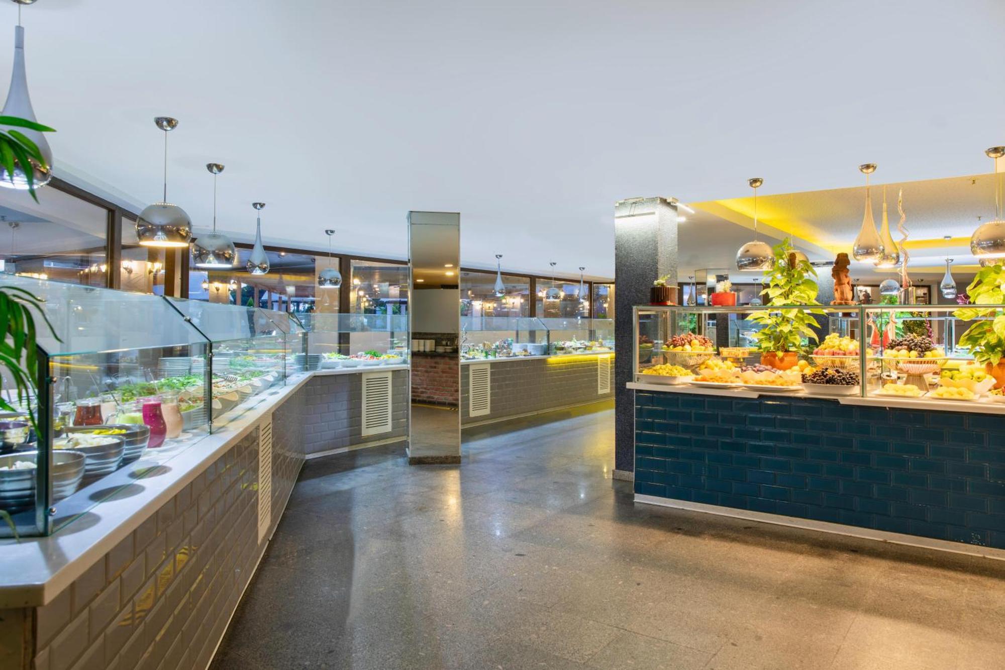 Asteria Family Resort Belek Antalya Exterior foto The buffet at the airport